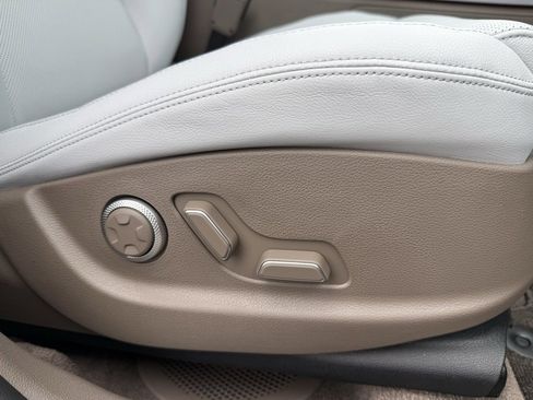 Used 2026 Genesis GV70 2.5T Advanced image 17