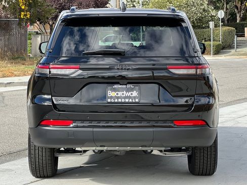 New 2025 Jeep Grand Cherokee Altitude image 5