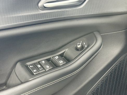 Used 2023 Jeep Grand Cherokee Altitude AWD/4WD image 17