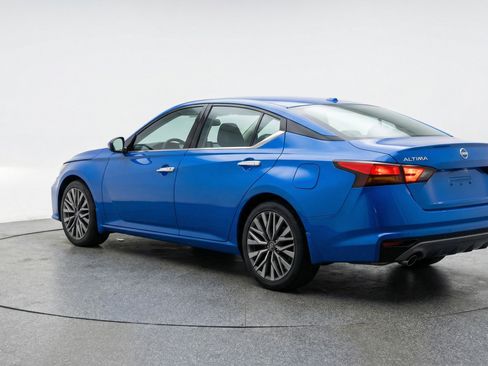 Used 2025 Nissan Altima 2.5 SV image 6