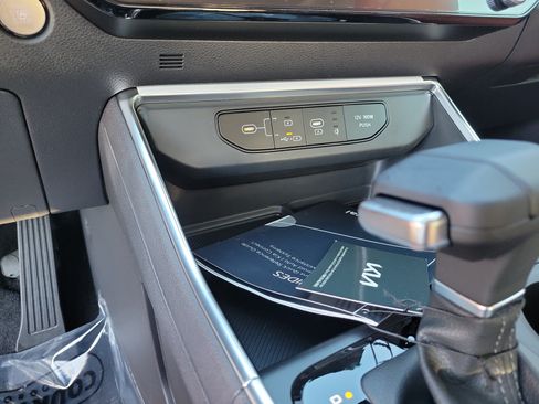 New 2027 Kia Carnival SX w/ Dark Edition Package FWD image 19