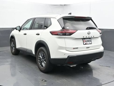 Used 2024 Nissan Rogue S FWD image 11