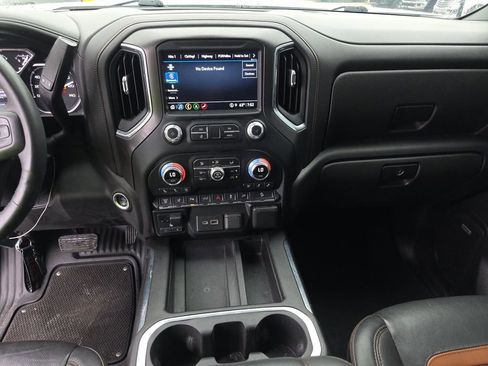 Used 2022 GMC Sierra 2500 AT4 w/ AT4 Preferred Package AWD/4WD image 11