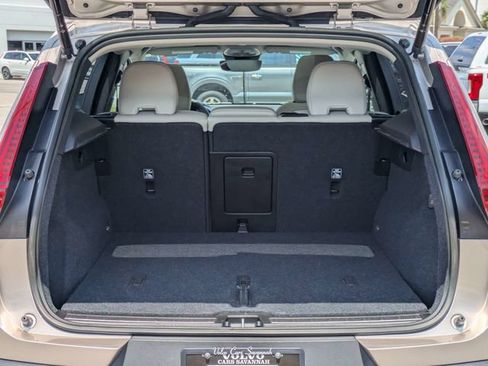 Certified 2024 Volvo XC40 B5 Plus AWD/4WD image 17