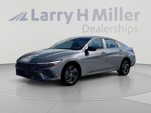 New 2026 Hyundai Elantra SEL FWD image 2