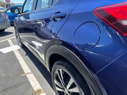 Certified 2019 Nissan Kicks SR FWD image 3