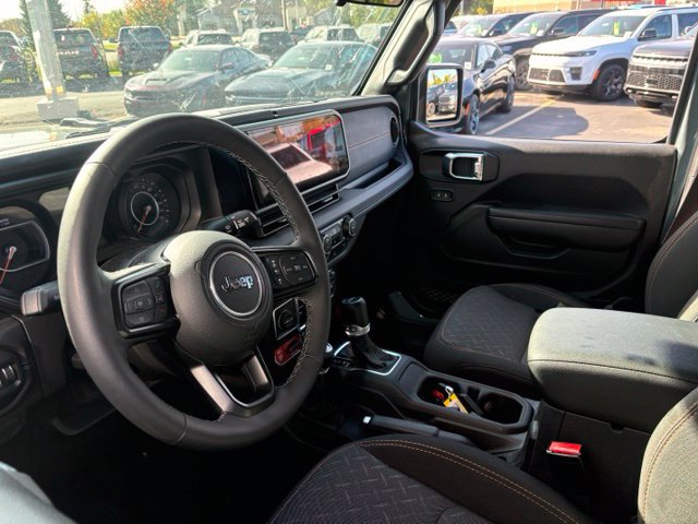 Used 2025 Jeep Gladiator Mojave w/ Convenience Group AWD/4WD image 6