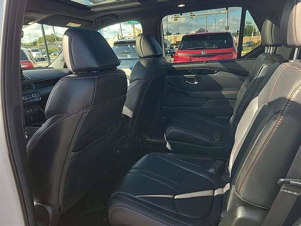Used 2024 Honda Pilot TrailSport image 18
