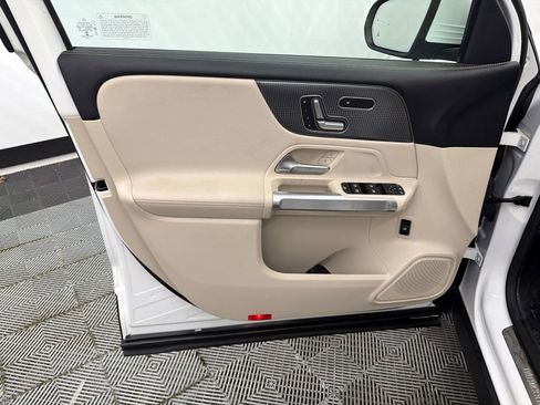 Used 2020 Mercedes-Benz GLB 250 w/ Premium Package image 11