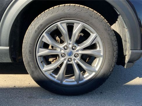 Used 2022 Ford Explorer Limited image 26