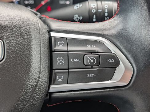 Used 2022 Jeep Compass Trailhawk w/ Trailhawk Convenience Group AWD/4WD image 31