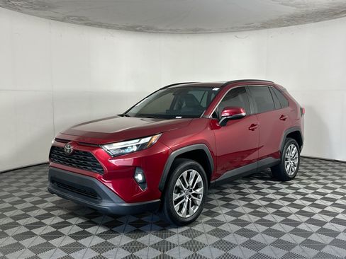 Used 2022 Toyota RAV4 XLE Premium FWD image 7
