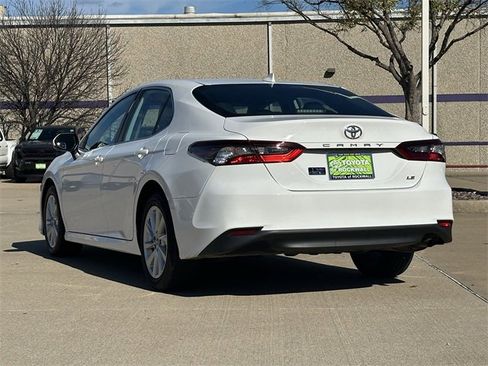 Used 2023 Toyota Camry LE image 3