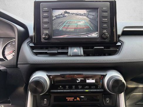 Used 2019 Toyota RAV4 LE image 20