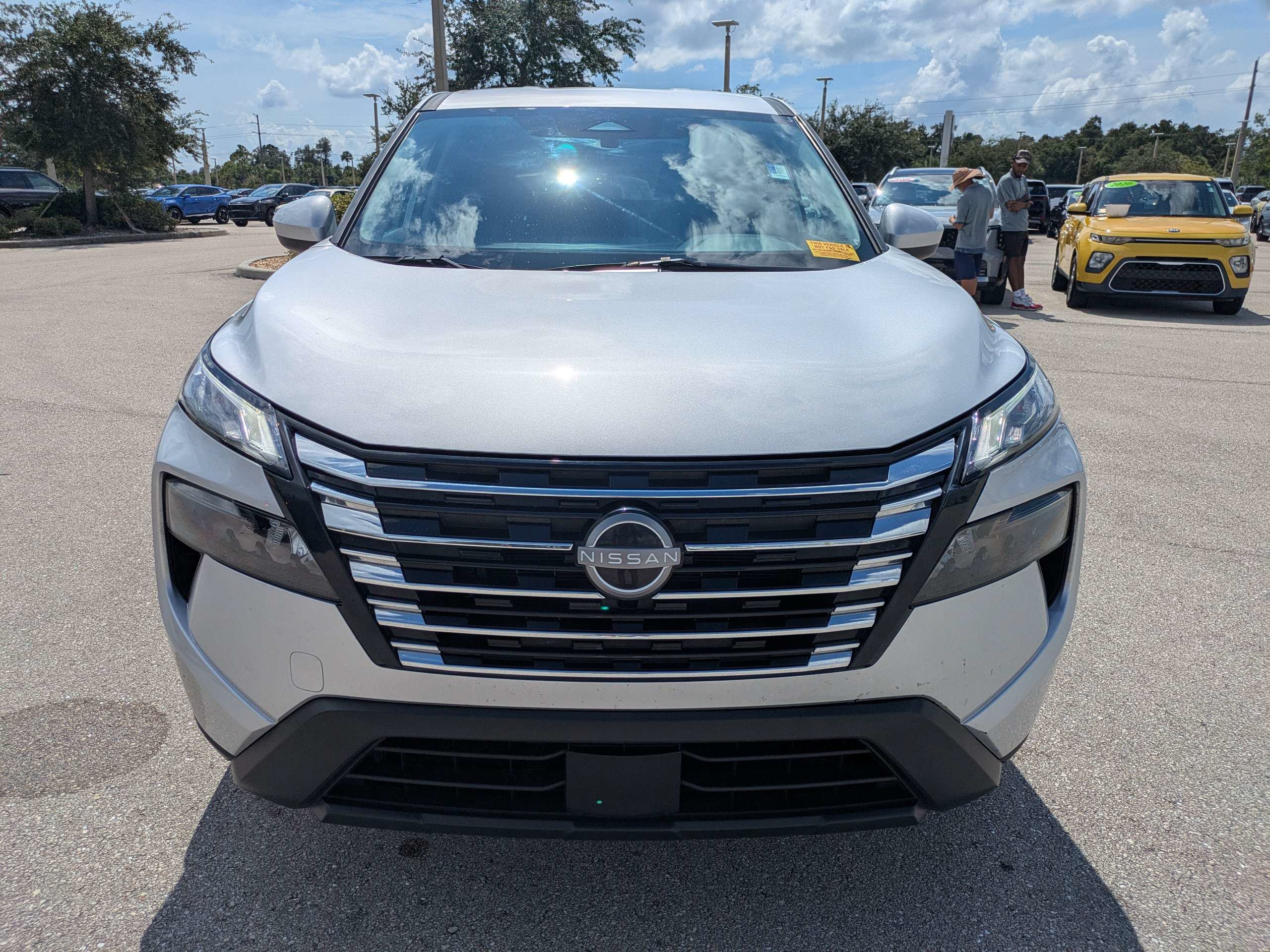 Used 2025 Nissan Rogue SV FWD image 10