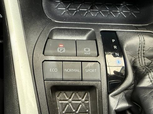 Used 2025 Toyota RAV4 XLE FWD image 36