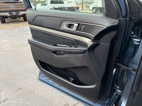 Used 2018 Ford Explorer XLT w/ Equipment Group 202A image 26