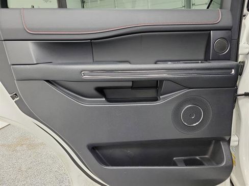 Used 2022 Ford Expedition Limited image 11