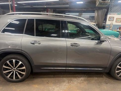 Used 2021 Mercedes-Benz GLB 250 4MATIC image 8