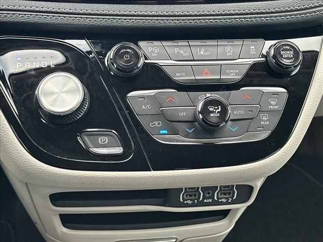 Used 2023 Chrysler Pacifica Touring-L AWD/4WD image 27