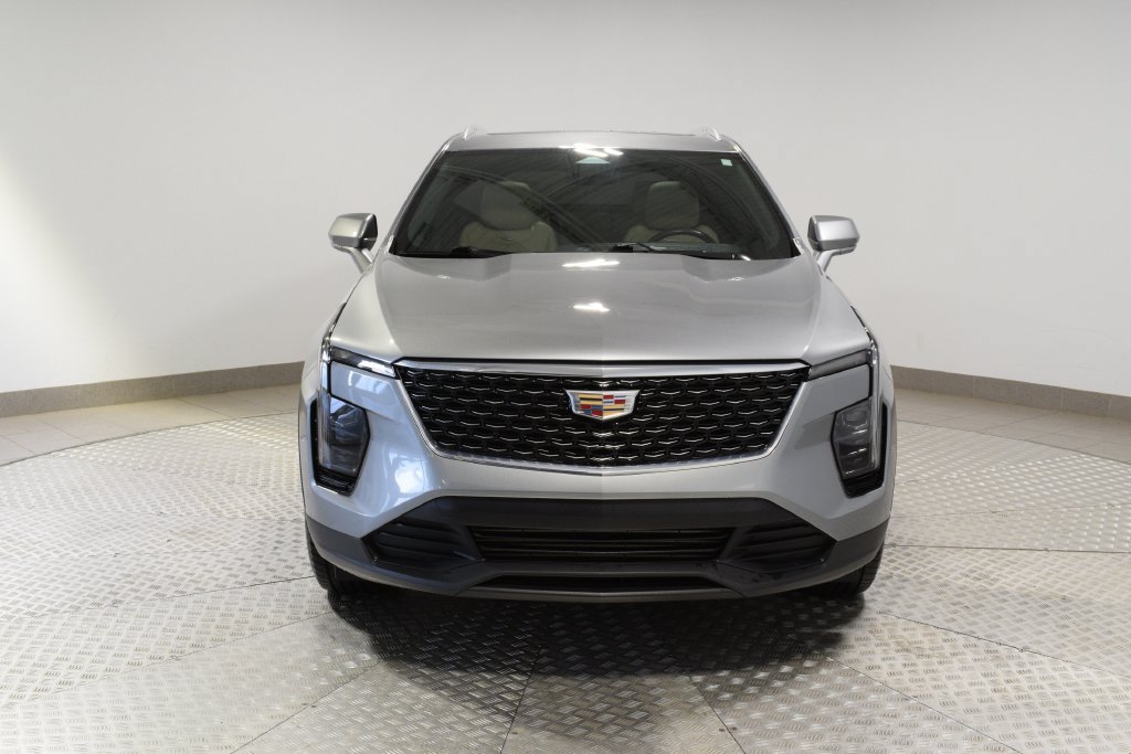 Used 2024 Cadillac XT4 Luxury w/ Cold Weather Package AWD/4WD image 8