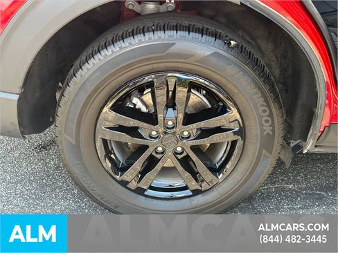 Used 2024 Ford Explorer XLT RWD image 22