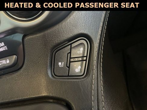 Used 2018 Chevrolet Suburban Premier image 25