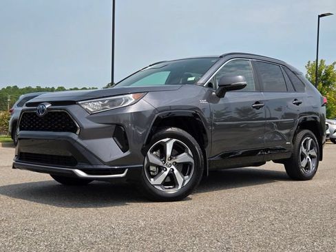 Used 2021 Toyota RAV4 SE w/ Weather & Moonroof Package AWD/4WD image 25