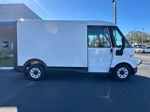 New 2026 Chevrolet Brightdrop 400 image 9