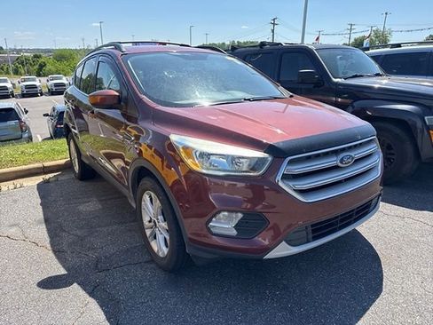 Used 2018 Ford Escape SE image 3