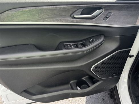 Used 2023 Jeep Grand Cherokee 4WD 4xe image 21