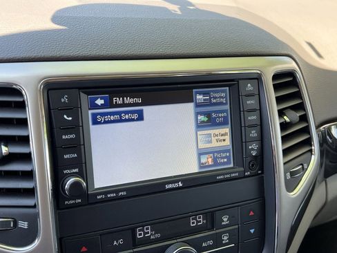 Used 2011 Jeep Grand Cherokee Laredo AWD/4WD image 21