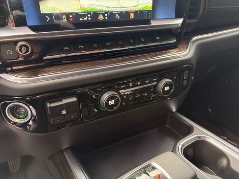 Used 2024 Chevrolet Silverado 1500 LT Trail Boss w/ LT Trail Boss Premium Package AWD/4WD image 22