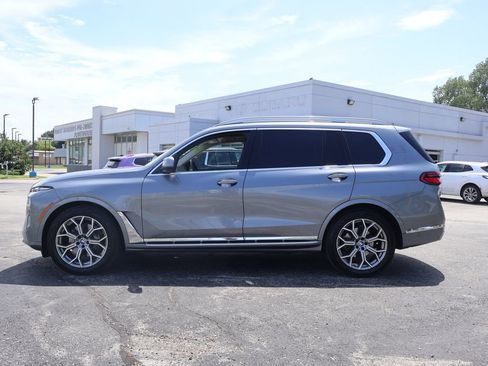 Used 2025 BMW X7 xDrive40i AWD/4WD image 4