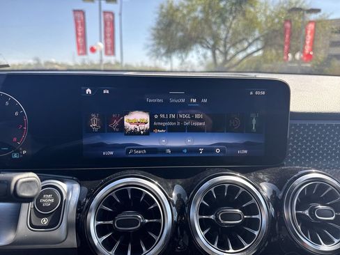 Used 2024 Mercedes-Benz GLB 250 4MATIC image 26