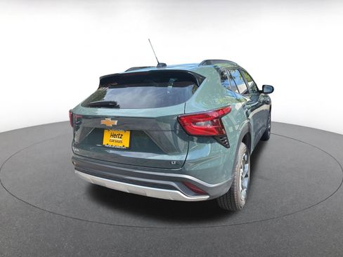 Used 2025 Chevrolet Trax LT FWD image 7