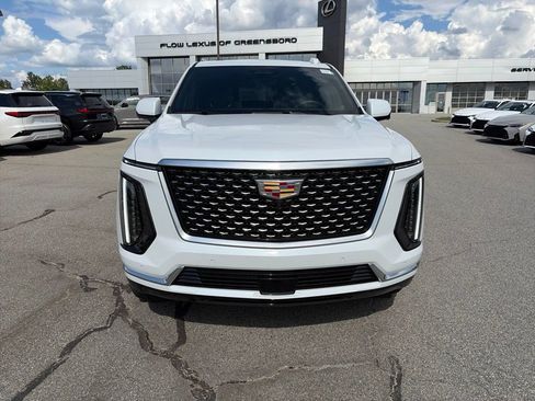 Used 2026 Cadillac Escalade Luxury AWD/4WD image 6