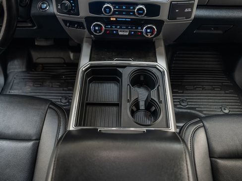 Used 2022 Ford F250 Lariat w/ Black Appearance Pkg image 38