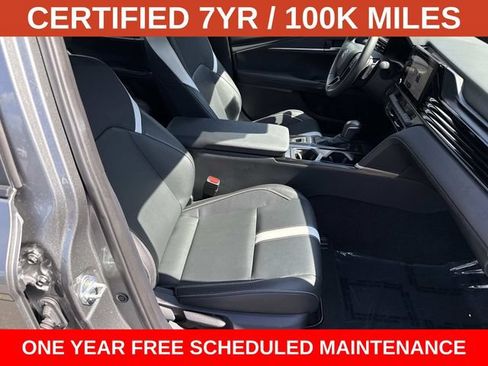 Used 2025 Toyota Camry SE FWD image 9
