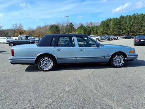 Used 1990 Lincoln Town Car Cartier image 24