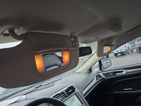 Used 2020 Ford Fusion SEL image 12