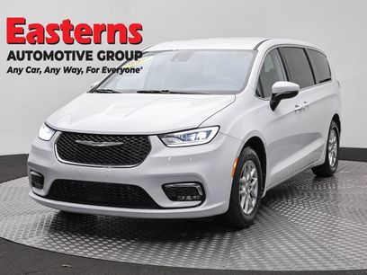 Used 2023 Chrysler Pacifica Touring-L
