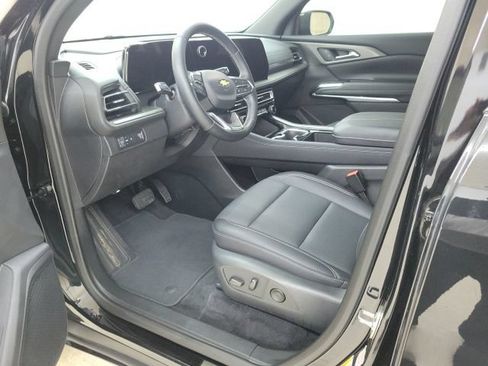 Used 2025 Chevrolet Traverse LT FWD image 18