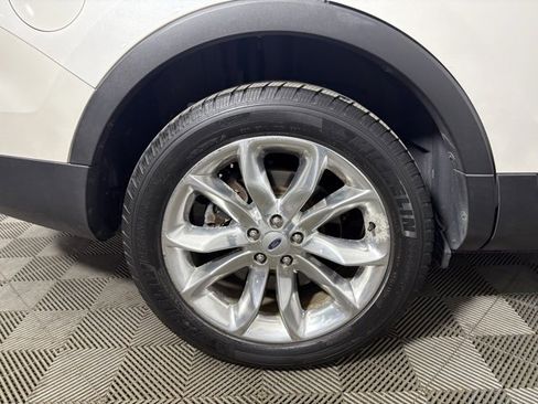 Used 2014 Ford Explorer XLT w/ Equipment Group 201A image 25