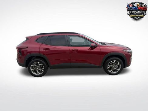 Used 2025 Chevrolet Trax LT w/ LT Convenience Package FWD image 6