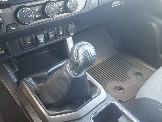 Used 2022 Toyota Tacoma TRD Off-Road w/ Technology Package AWD/4WD image 19