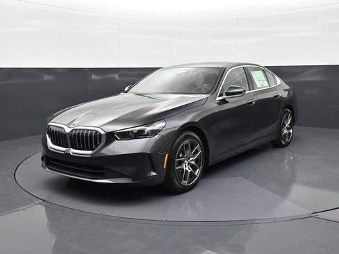 New 2026 BMW 530i RWD image 1