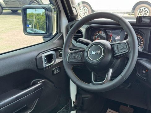 Used 2024 Jeep Gladiator Sport AWD/4WD image 12