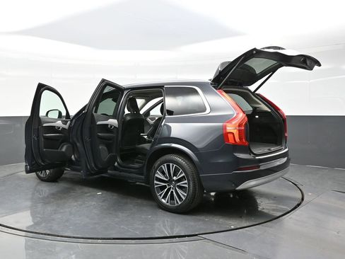 Used 2022 Volvo XC90 T5 Momentum w/ Protection Package Premier image 38