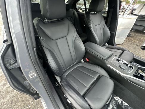 Used 2023 BMW 330i Sedan w/ Driving Assistance Package image 28